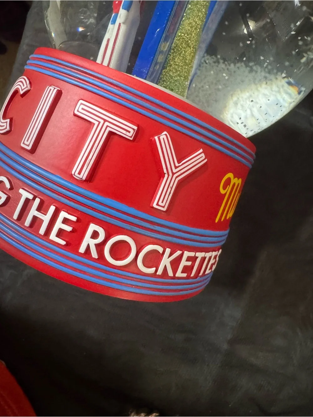 RADIO CITY Music Hall starring Rockettes Official Musical Snow-globe. Like New.